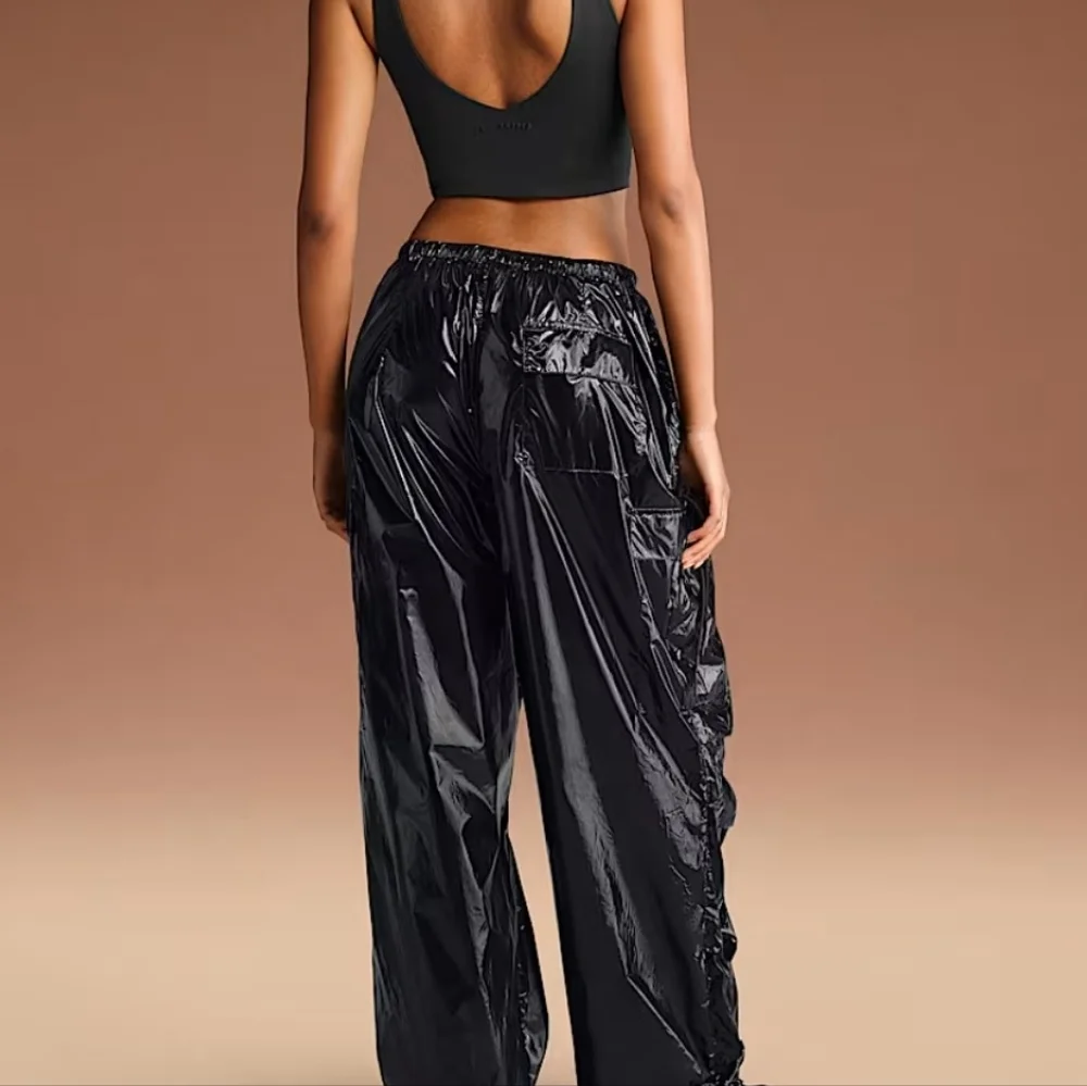 NIKE Skims Black Shiny Nylon Women's Cargo Pants L - Picture 2 of 4
